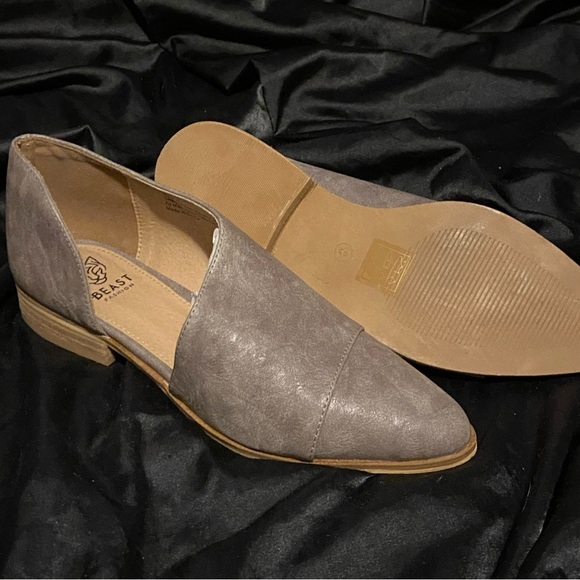 New no box size 8 half boot side cut flats - Picture 4 of 6